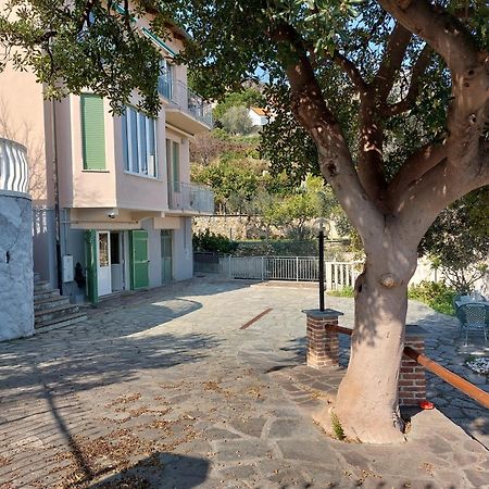 Ferienwohnung Una Finestra Sul Mare Monolocale Bergeggi Exterior foto