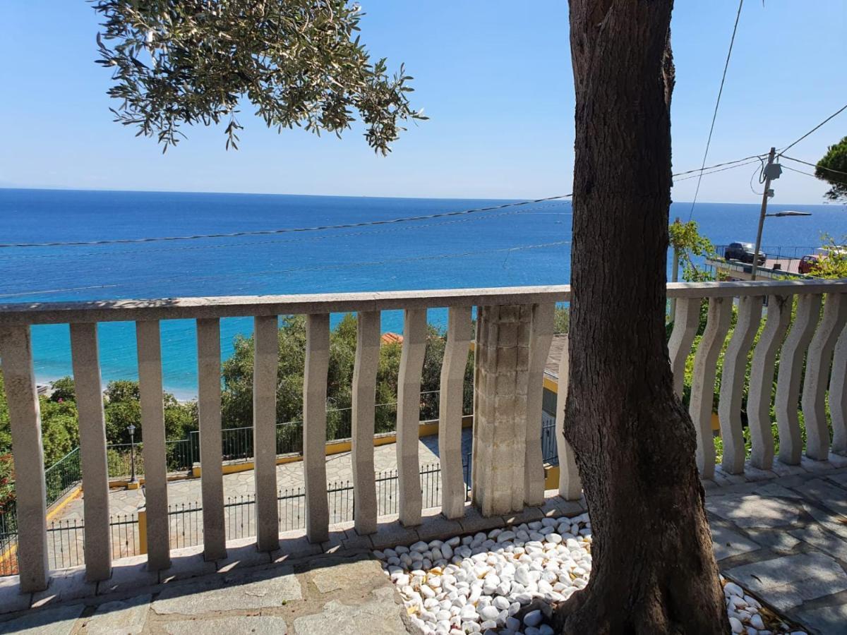 Ferienwohnung Una Finestra Sul Mare Monolocale Bergeggi Exterior foto