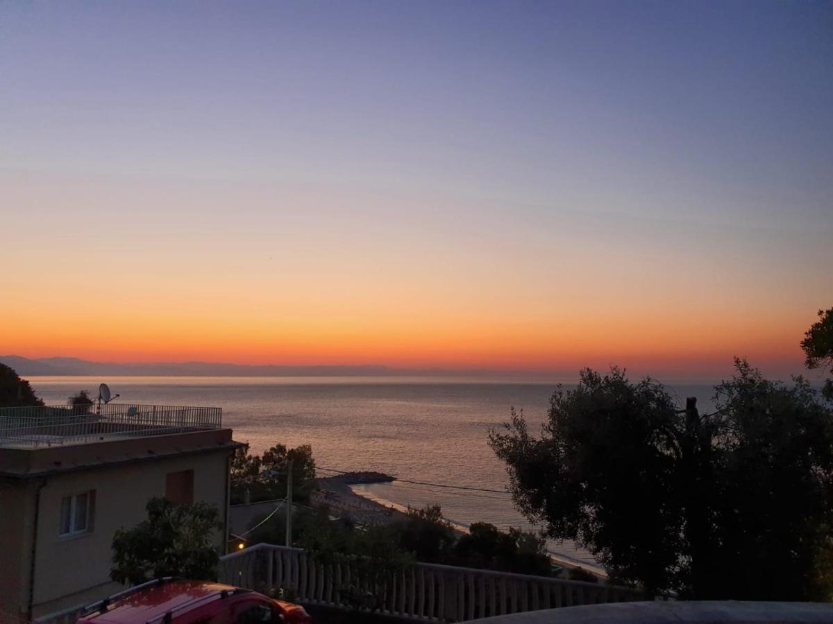 Ferienwohnung Una Finestra Sul Mare Monolocale Bergeggi Exterior foto