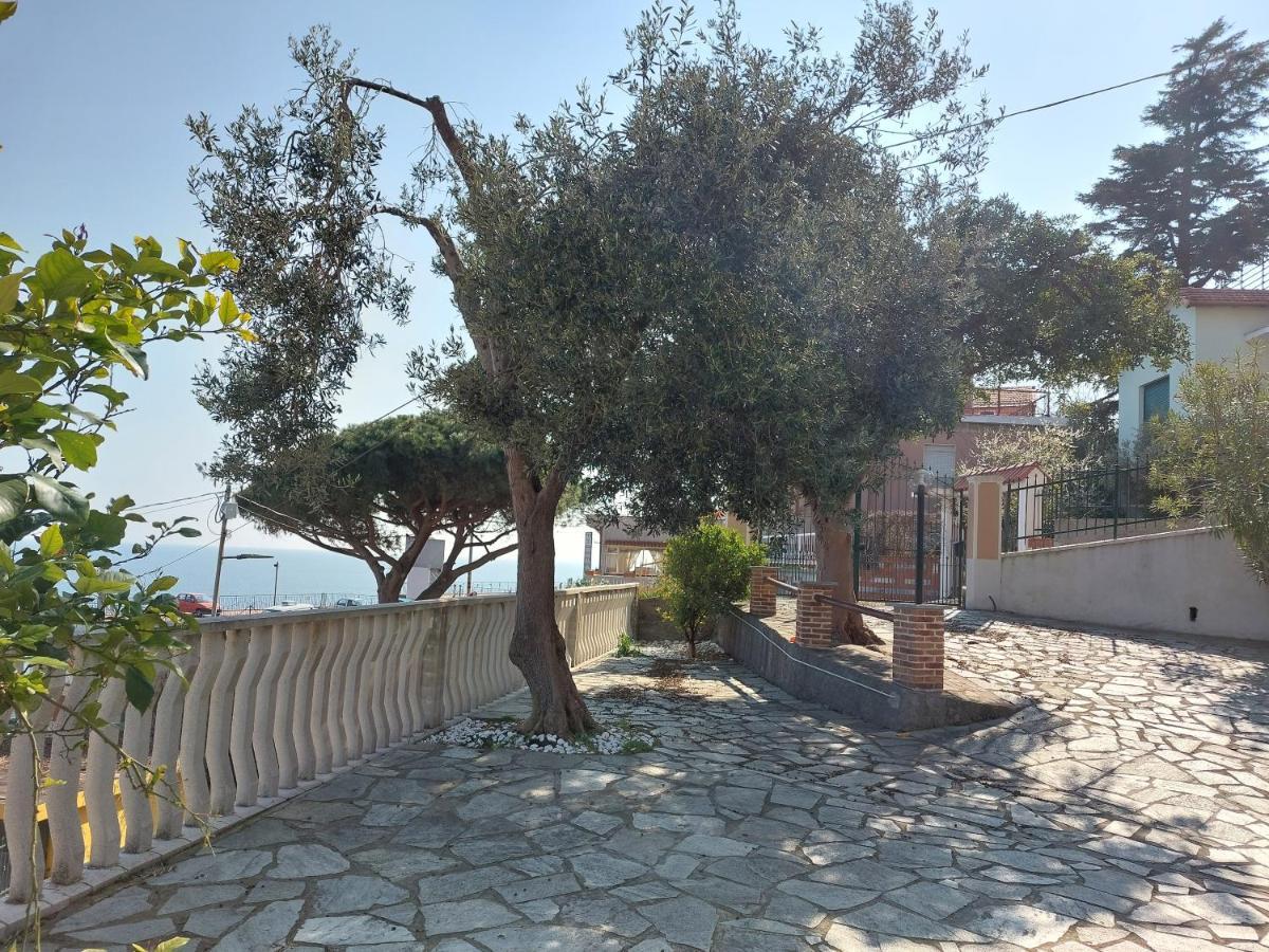 Ferienwohnung Una Finestra Sul Mare Monolocale Bergeggi Exterior foto