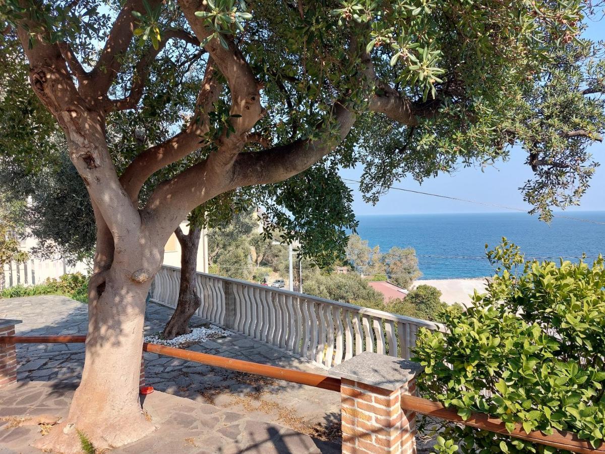 Ferienwohnung Una Finestra Sul Mare Monolocale Bergeggi Exterior foto