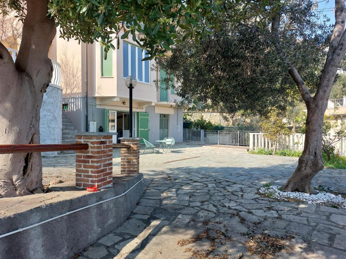 Ferienwohnung Una Finestra Sul Mare Monolocale Bergeggi Exterior foto