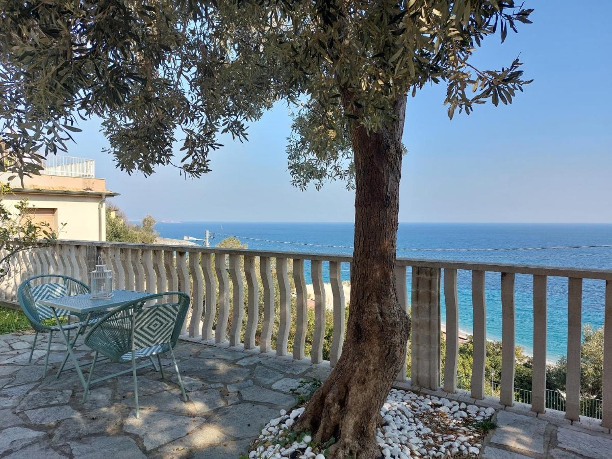 Ferienwohnung Una Finestra Sul Mare Monolocale Bergeggi Exterior foto